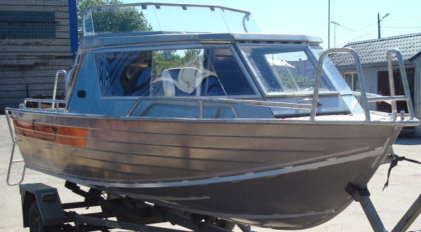 Катер Wellboat-53 рубка