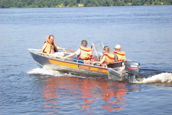 Катер Wellboat-46 консоль