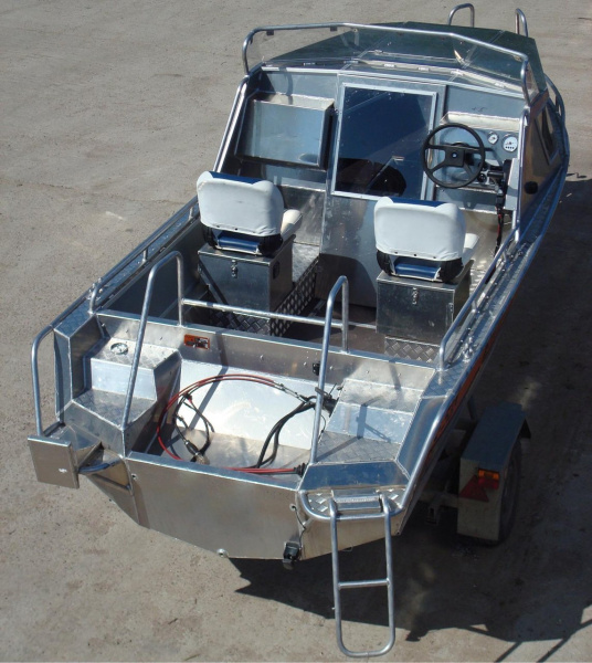 Катер Wellboat-53 рубка