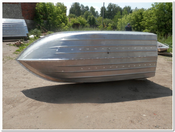 Алюминиевая лодка Вятка-Профи 38 c консолью.