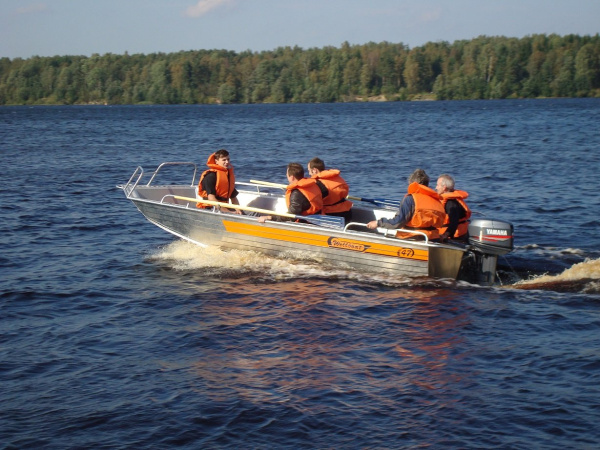 Алюминиевая лодка Wellboat-47 румпельное управление