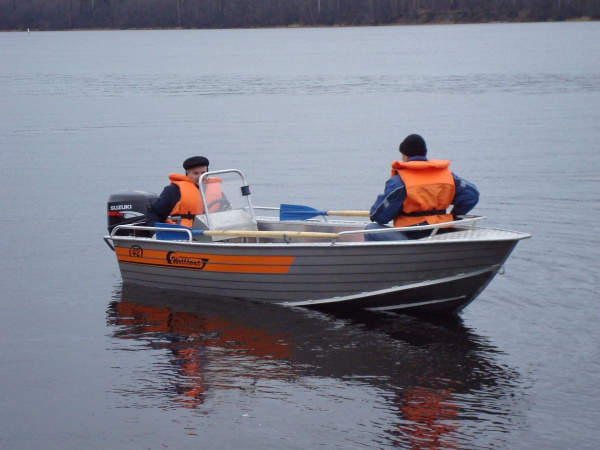 Катер Wellboat-42 консоль