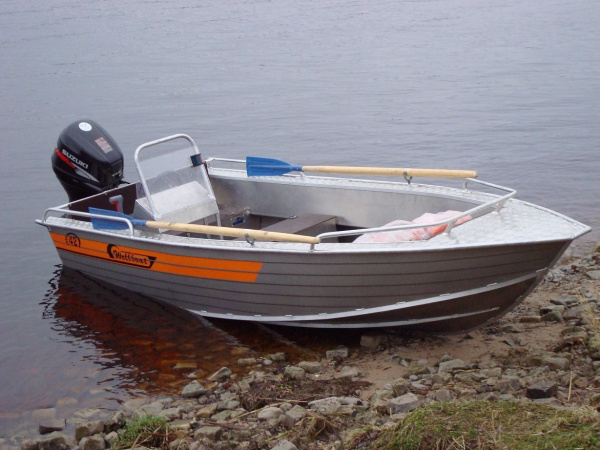 Катер Wellboat-42 консоль