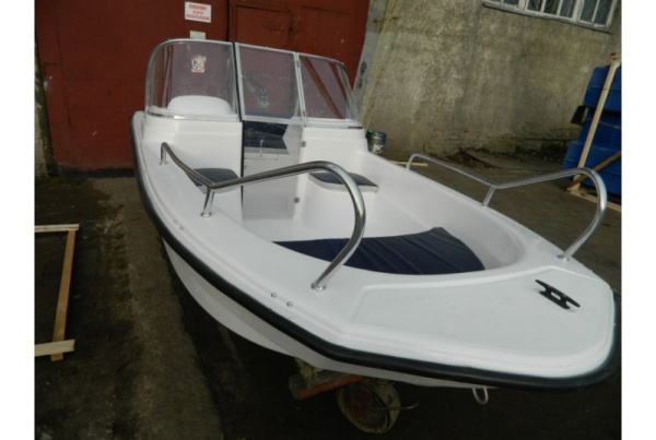Катер Wyatboat-430DCM (стеклопластиковый тримаран)