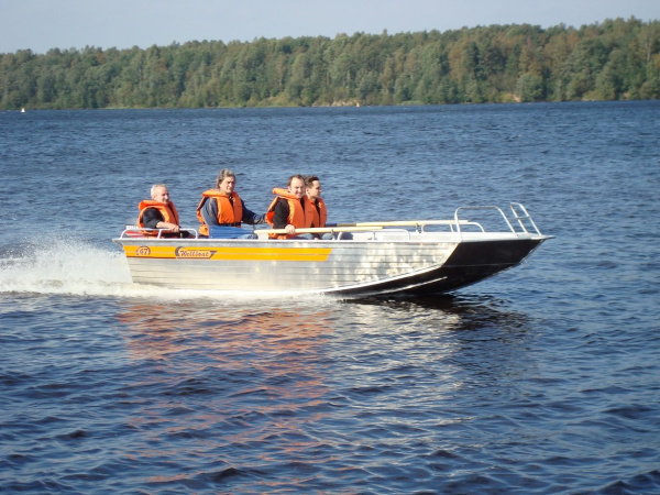 Алюминиевая лодка Wellboat-47 румпельное управление