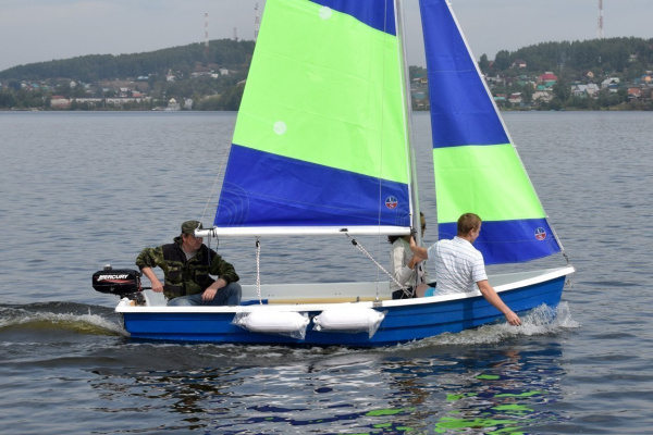 Лодка пластиковая ВИЗА Комби-395 Парусная